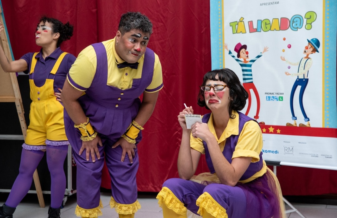 Projeto “Tá Ligad@?” aborda temas sociais por meio de teatro para adolescentes em Pouso Alegre